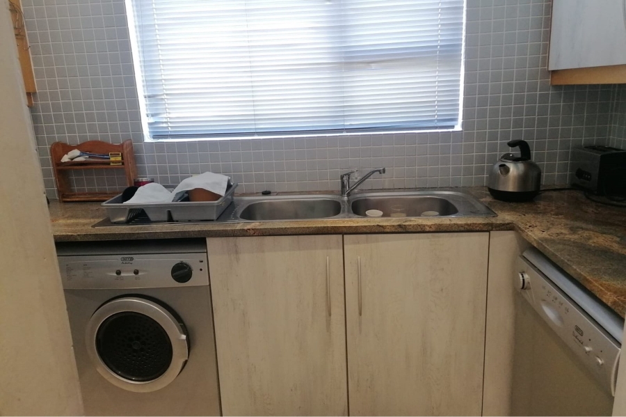 To Let 5 Bedroom Property for Rent in Paradise Beach Western Cape